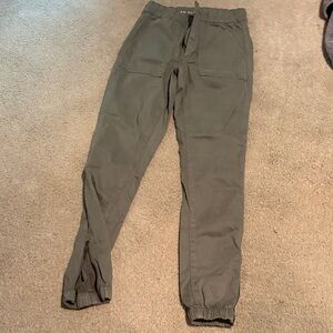 NWOT Women's American Eagle size 2 Olive Jogger jegging Pants